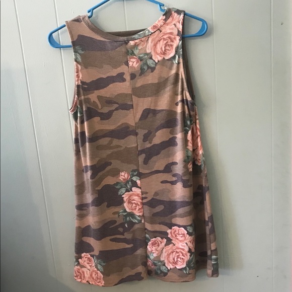 Camofloral size knot cut out tank - Picture 4 of 8